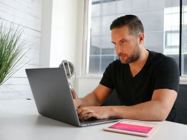 A man taking his DUI treatment class on his laptop.